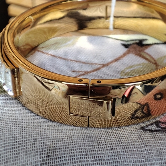 Michael Kors Gold Tone Baguette Bracelet NWT Brand New Designer Gold Tone Bangle - Picture 11 of 13